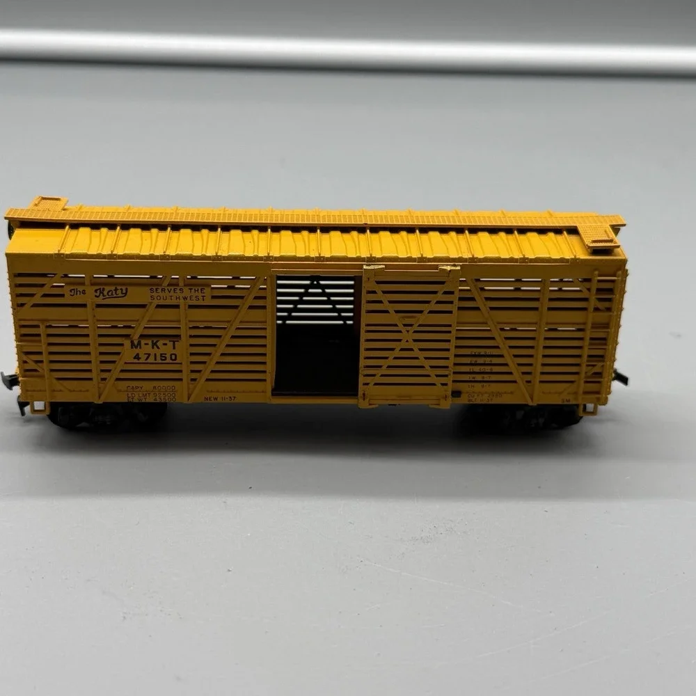 HO Scale M-K-T Katy 47150 Yellow Livestock Stock Car Missouri Kansas Texas